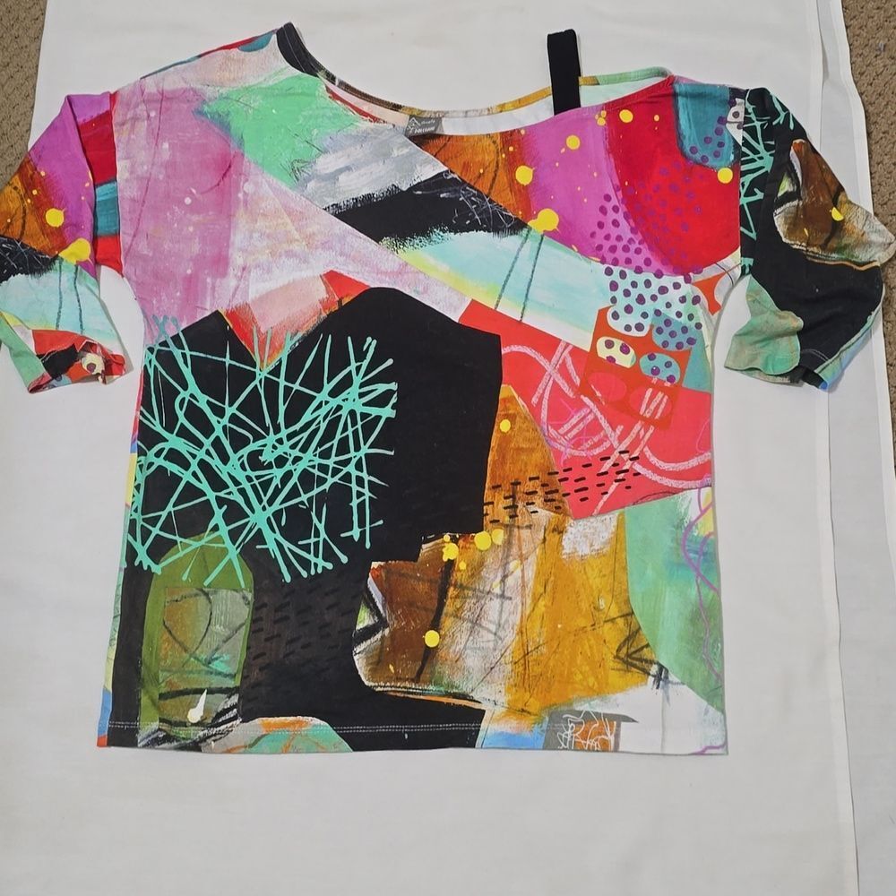 Simply Art by Dolcezza Graphic artsy retro glam whimsical casual shirt M